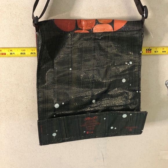 Blue Q Bags - recycled messenger bag - Picture 6 of 9